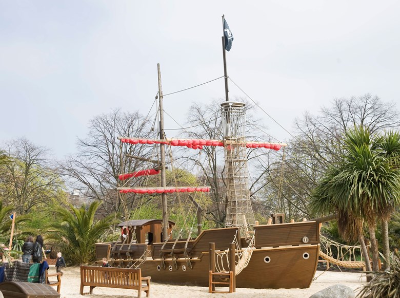kensington-gardens-2009-april-princess-diana-memorial-playground-pirate-ship-marie-briscombe093.jpg
